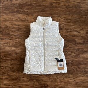 NWT The North Face White Quilted Puffer Vest with Stand-Up Collar